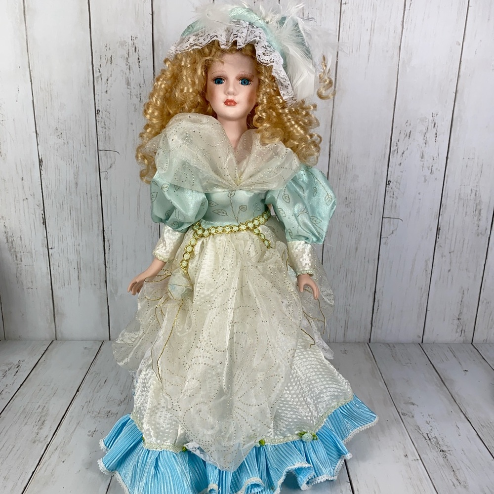 Goldenvale Collection 1-2000 Porcelain Doll Blonde Hair Blue Eyes 16” Victorian
